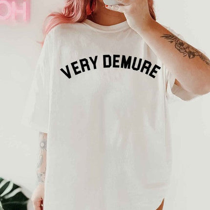 VERY DEMURE OVERSIZED GRAPHIC TEE