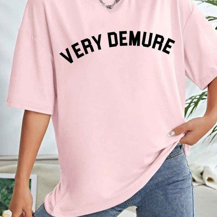 VERY DEMURE OVERSIZED GRAPHIC TEE