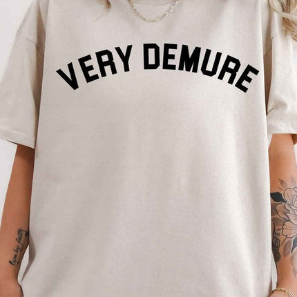 VERY DEMURE OVERSIZED GRAPHIC TEE