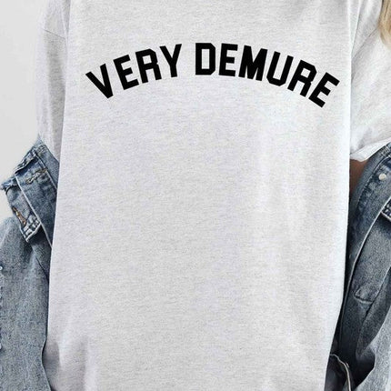 VERY DEMURE OVERSIZED GRAPHIC TEE