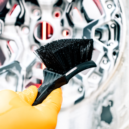 BLACKLINE® STIFF BRISTLE TIRE BRUSH