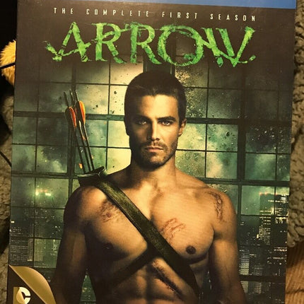 Arrow: The Complete First Season (Blu-ray/DVD, 2013, 9-Disc Set) Green Diggle