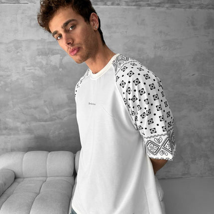 Artistic Graphic Cotton T-Shirt / Figure with Rug Print Tee