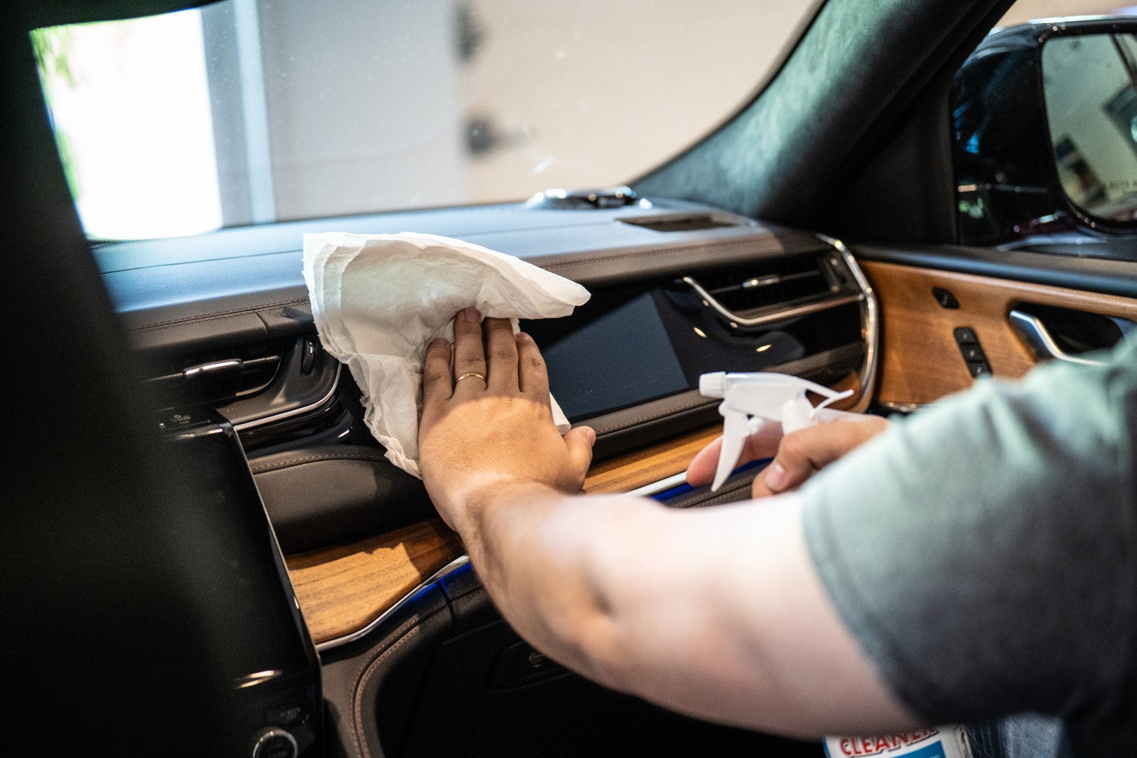 Glass & Surface Cleaner for Home & Business