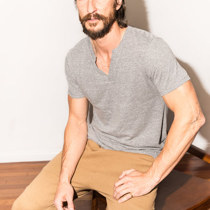 Men's Jersey Cross V-Neck Tee - Light Heather Grey