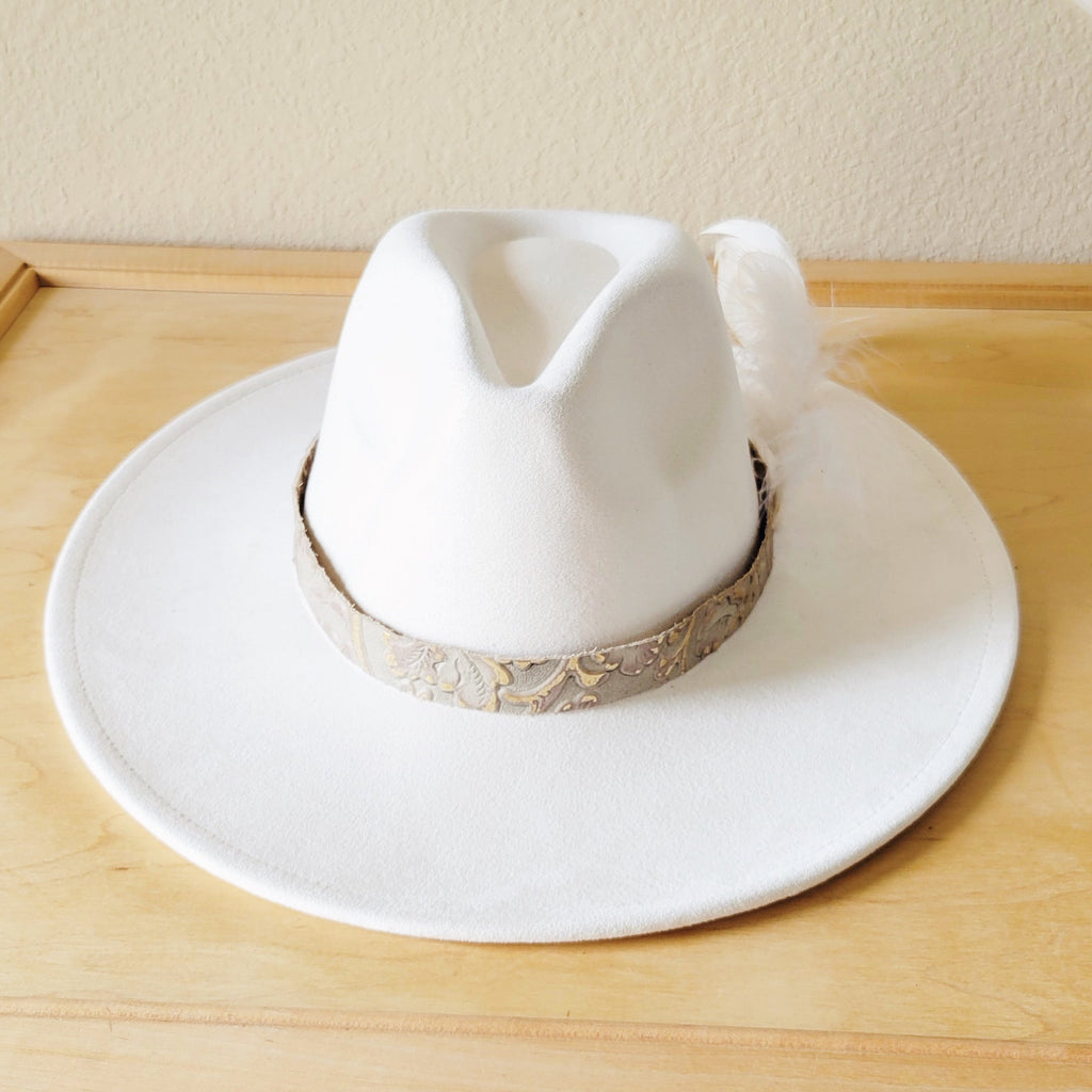 Gilded Cowboy Leather Hat Band w/ Feather Accents 952i