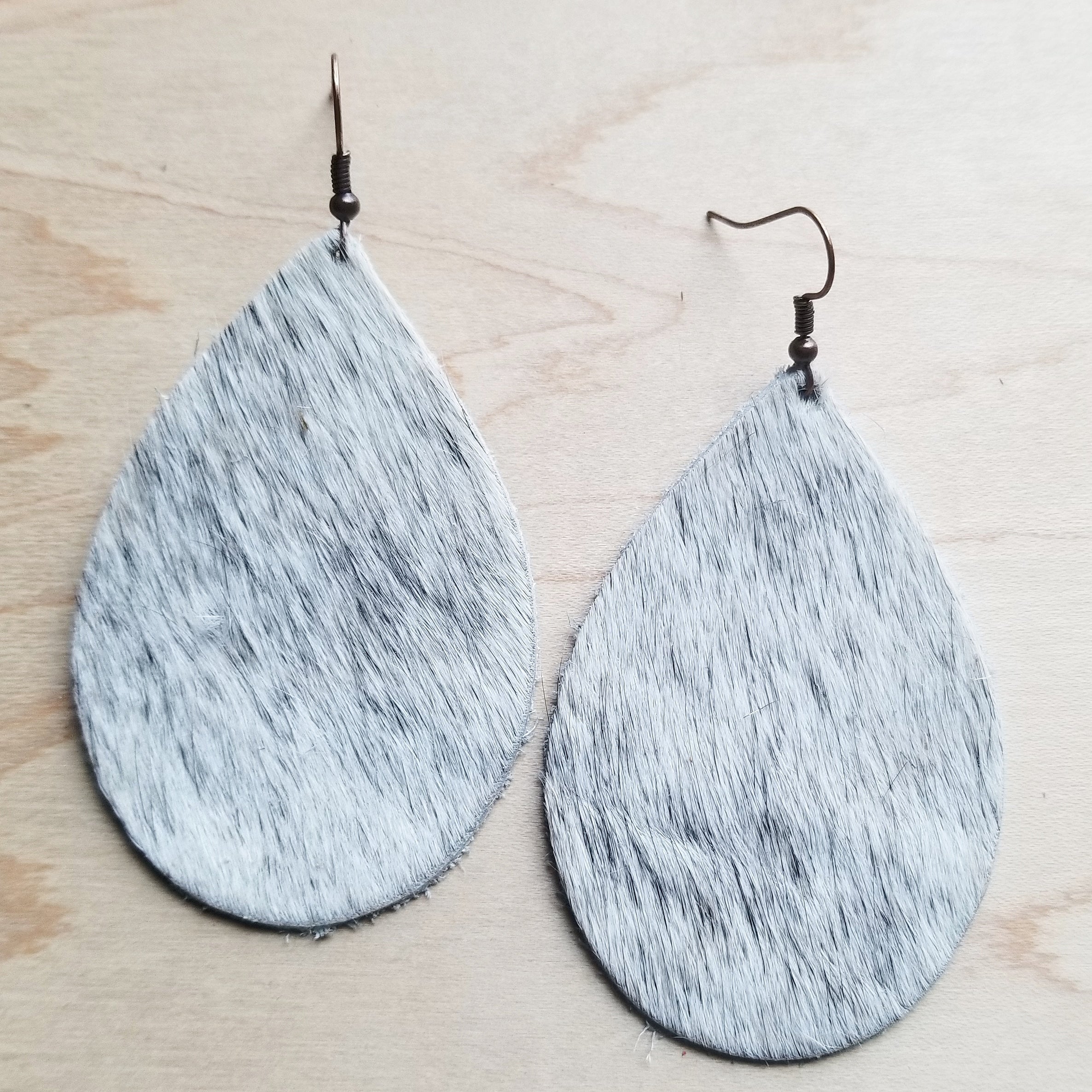 **Leather Teardrop Earrings in White and Gray Hair-on-Hide 221y