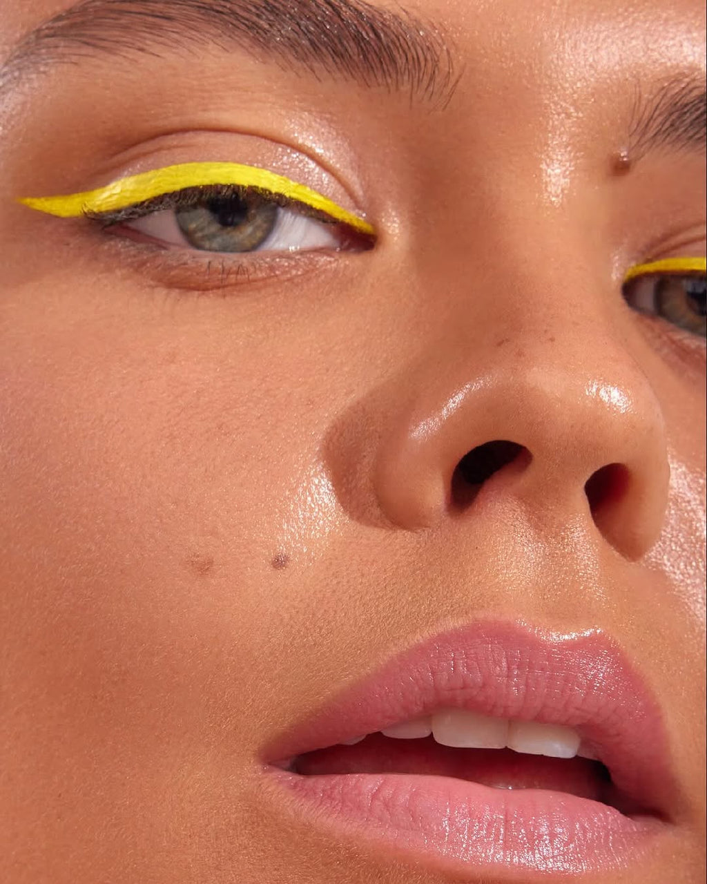 Ashunta Sheriff Beauty UV Vegan Paint Liners