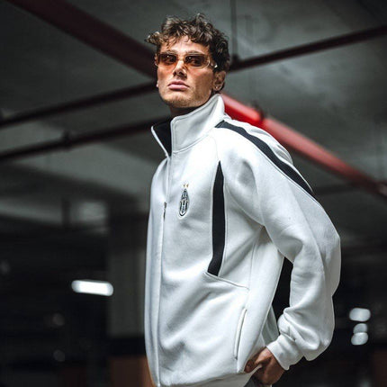 Juventus Logo Oversized Zip-Up Sweatshirt - Stylish and Comfortable Fanwear