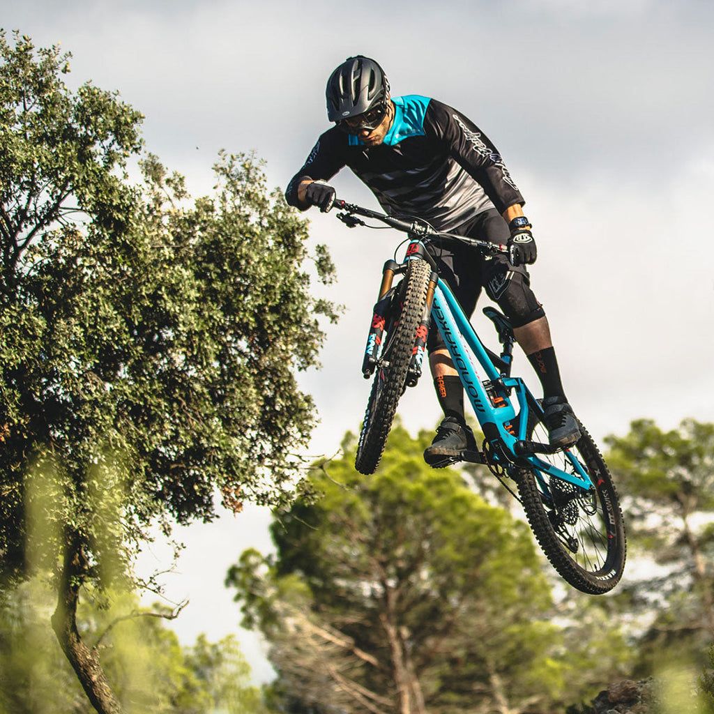 ONOFF - SHIELD V2 MTB PEDALS (Anthracite / Fuchsia / Blue)