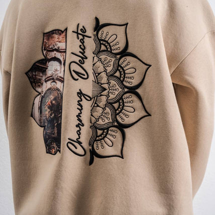 Street Style Oversize Hoodie – Unisex Hoodie with Artistic Baroque Print