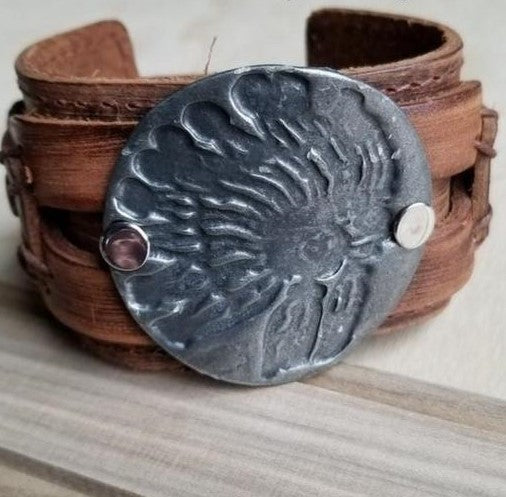 **Molten Metal Leather INDIAN HEADDRESS Cuff Bracelet 069K