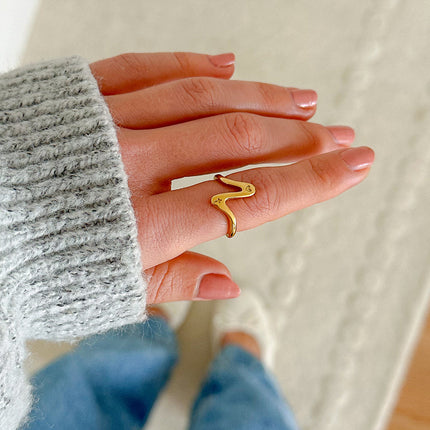 Wavy Heart Ring